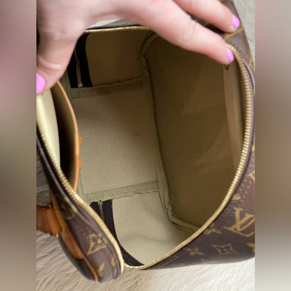 SOLD❌Authentic LOUIS VUITTON Monogram Excursion Bag - Picture 11 of 13